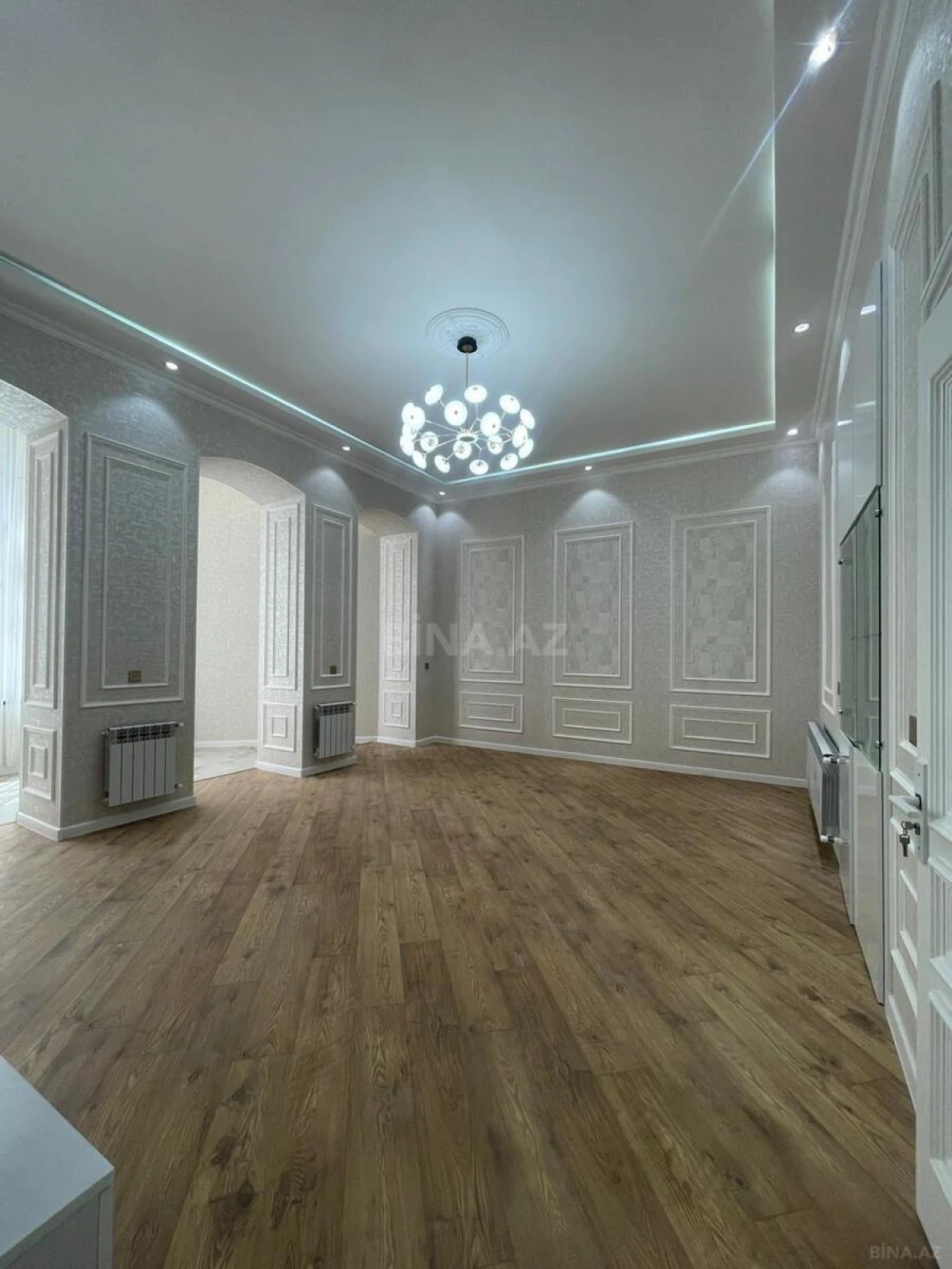 Satılır 5 otaqlı mənzil 175 m²