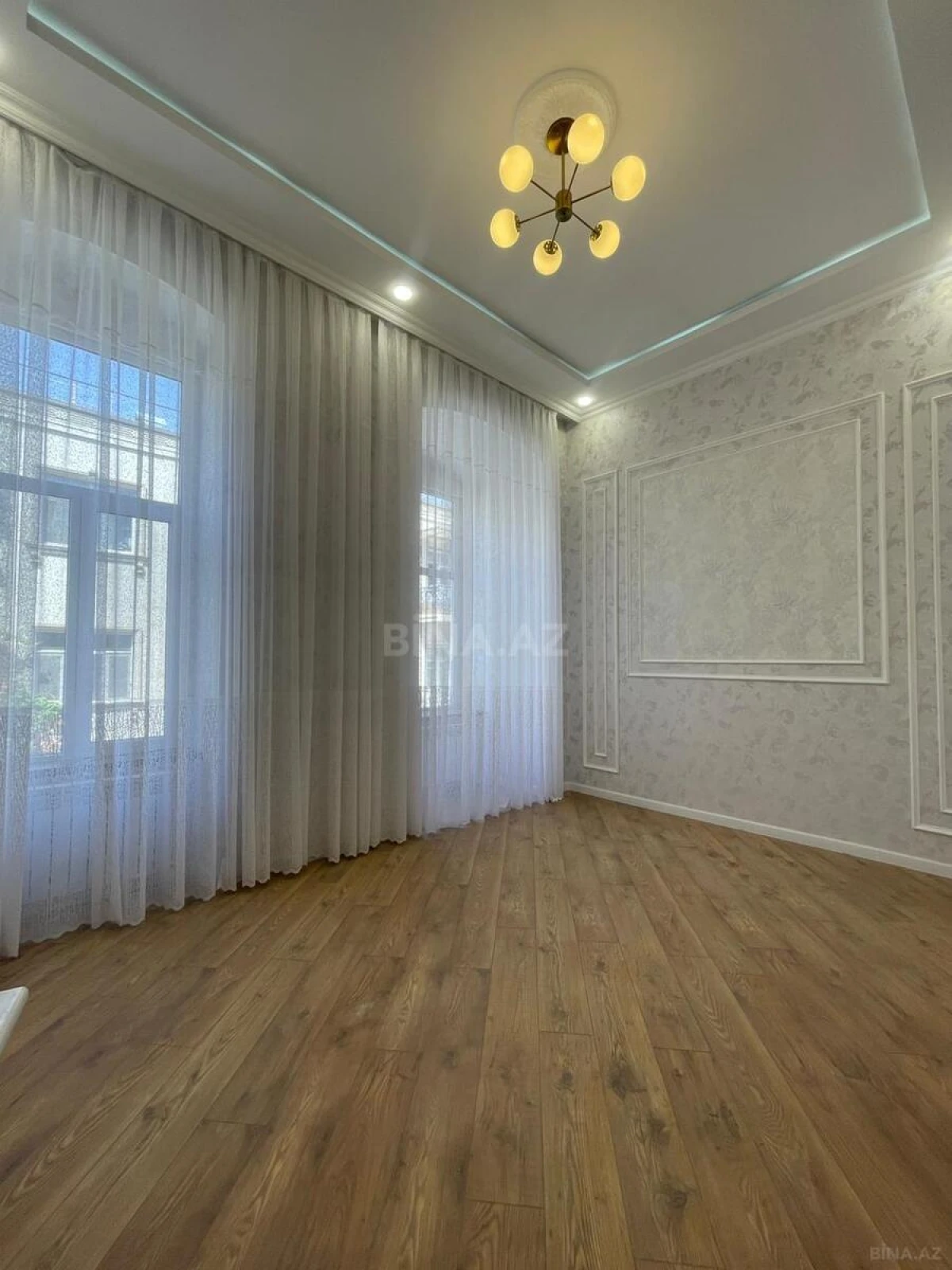 Satılır 5 otaqlı mənzil 175 m²