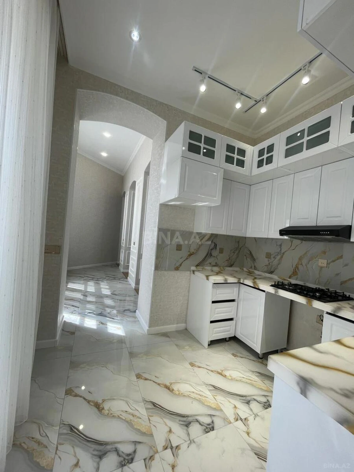 Satılır 5 otaqlı mənzil 175 m²