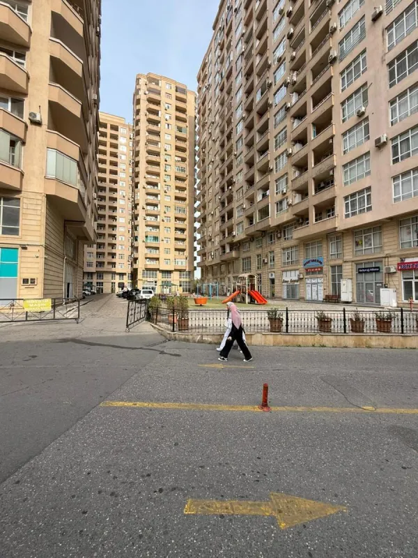 Satılır 3 otaqlı mənzil 145 m²