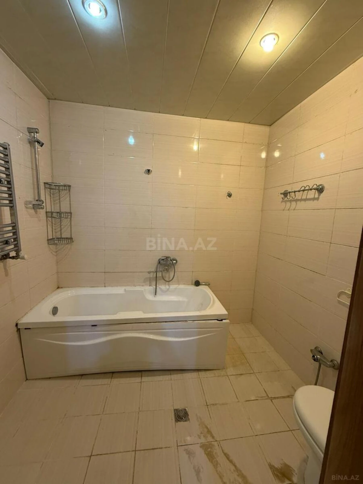 Satılır 3 otaqlı mənzil 145 m²