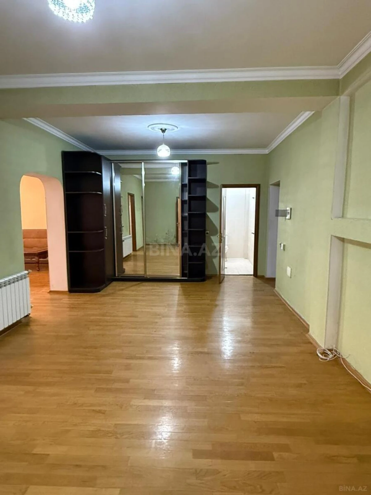 Satılır 3 otaqlı mənzil 145 m²