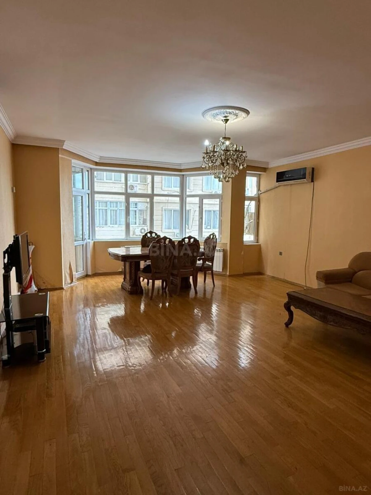 Satılır 3 otaqlı mənzil 145 m²