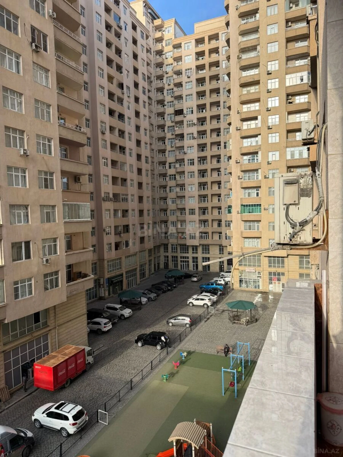 Satılır 3 otaqlı mənzil 145 m²