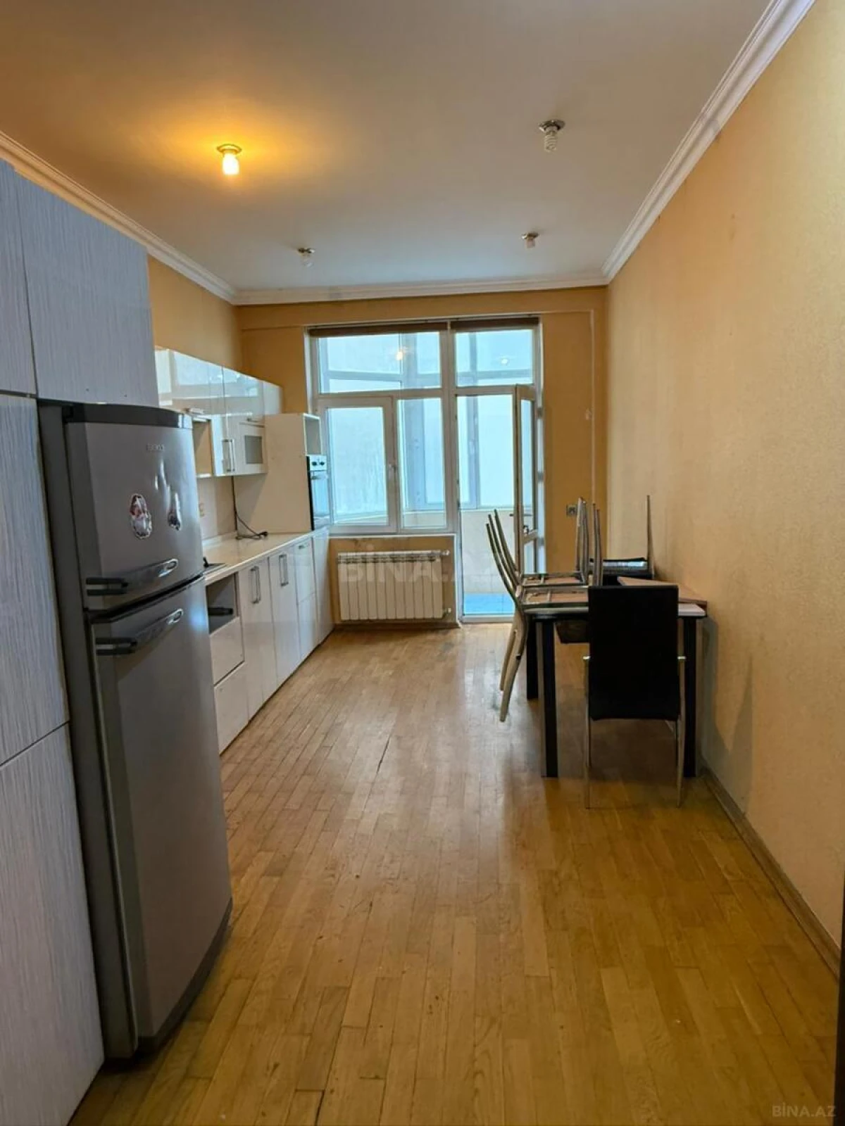 Satılır 3 otaqlı mənzil 145 m²