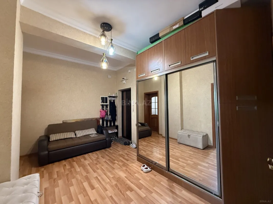 Satılır 2 otaqlı mənzil 96 m²