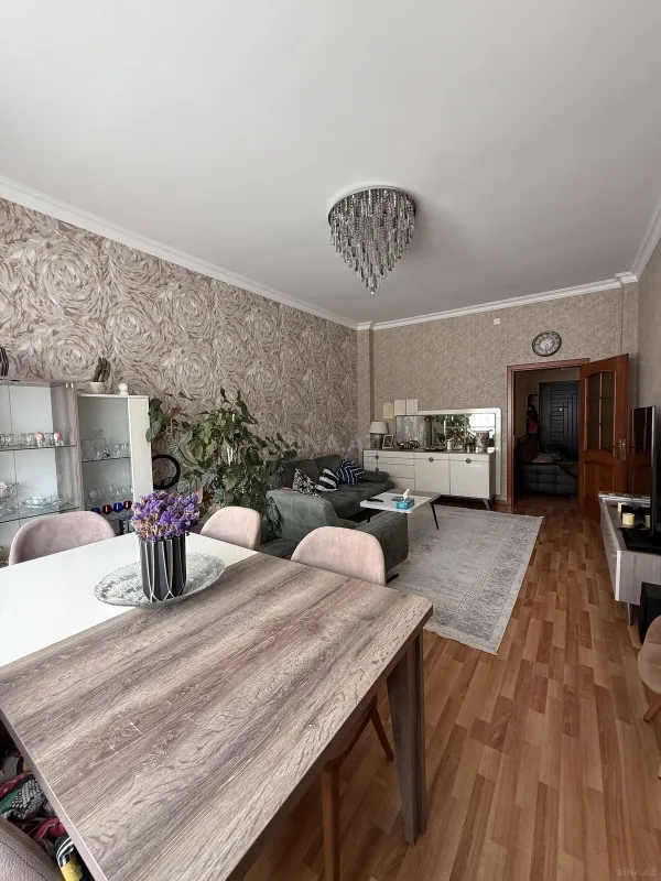 Satılır 2 otaqlı mənzil 96 m²