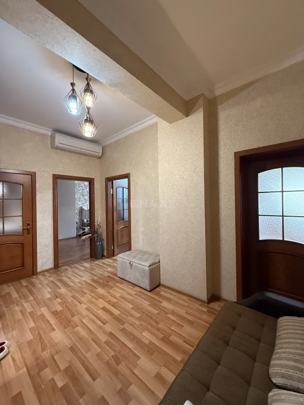 Satılır 2 otaqlı mənzil 96 m²