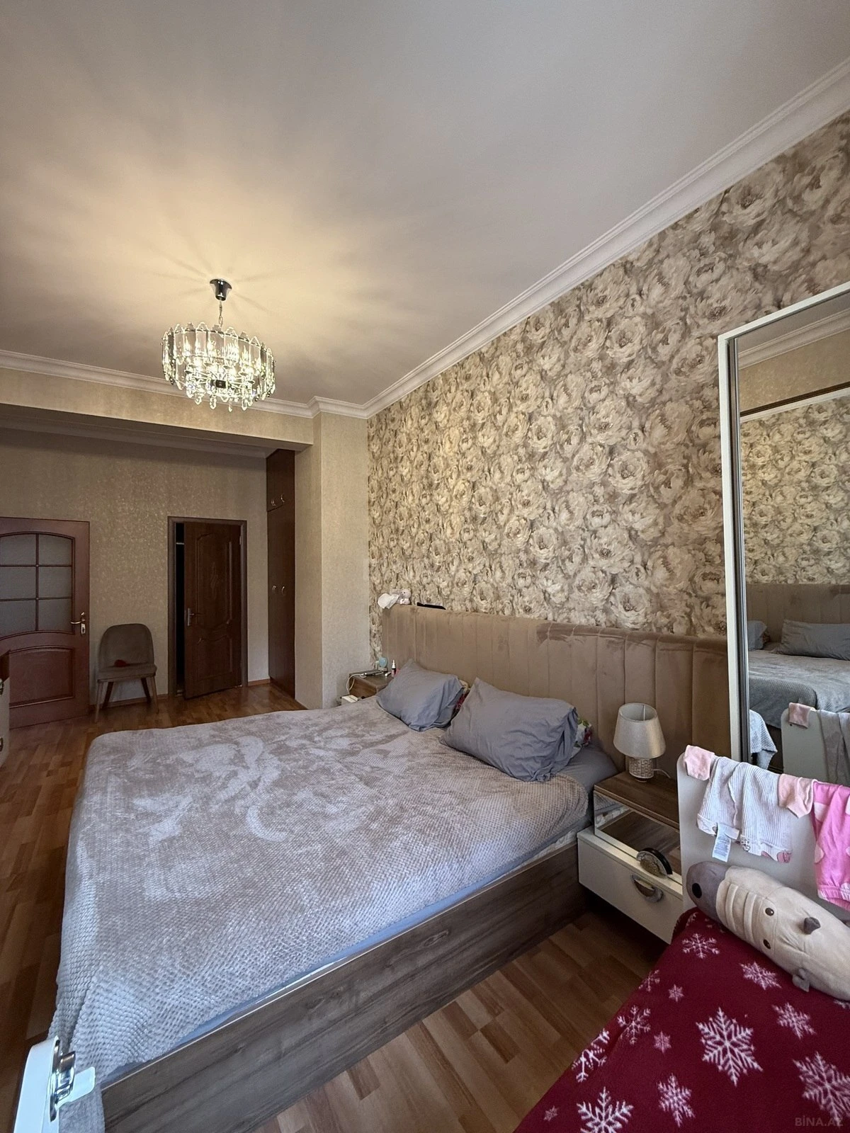 Satılır 2 otaqlı mənzil 96 m²