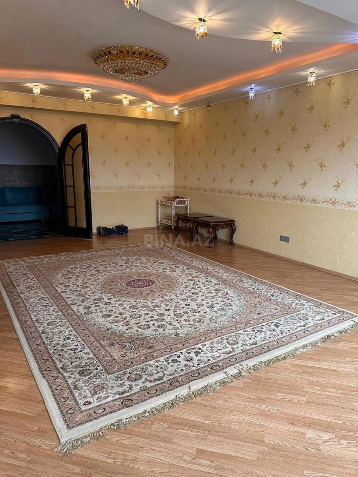 Satılır 3 otaqlı mənzil 154 m²