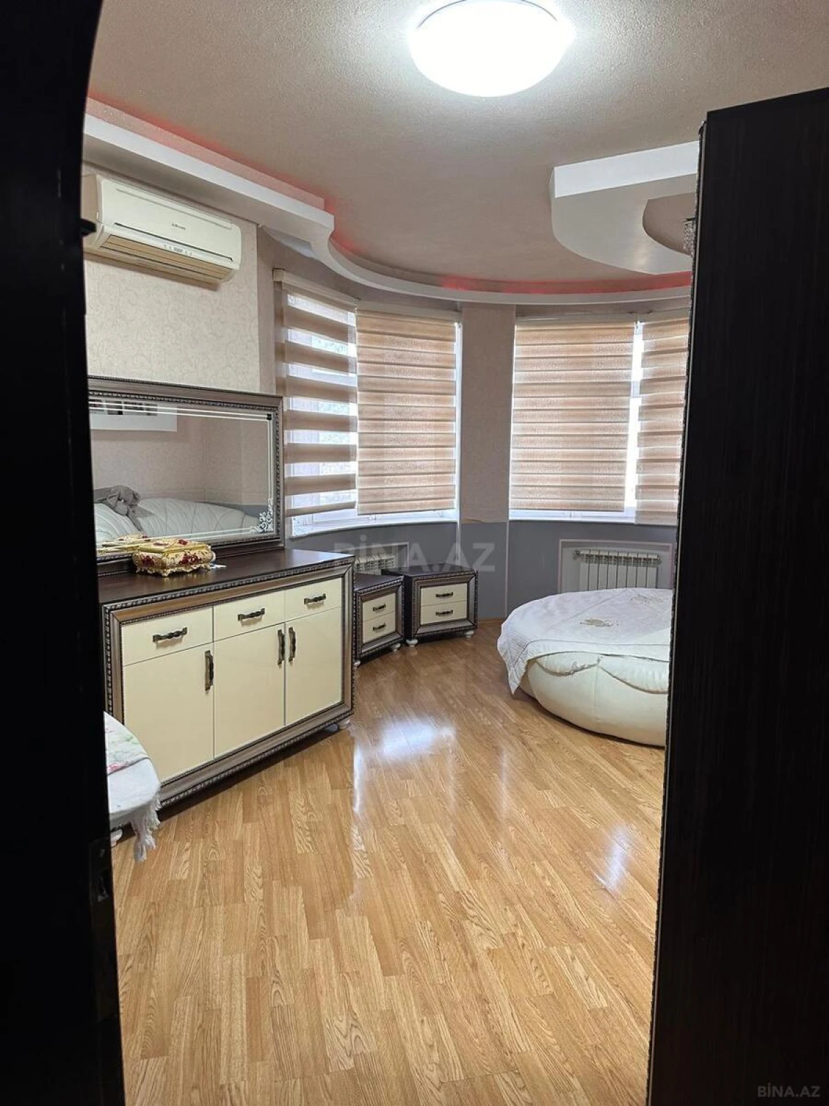 Satılır 3 otaqlı mənzil 154 m²