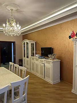 Kirayə verilir 4 otaqlı mənzil 165 m²