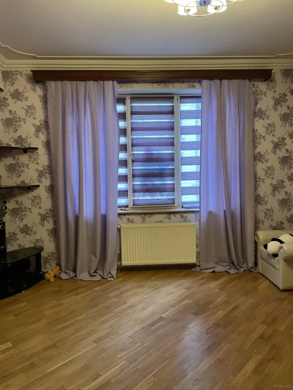 Kirayə verilir 4 otaqlı mənzil 165 m²