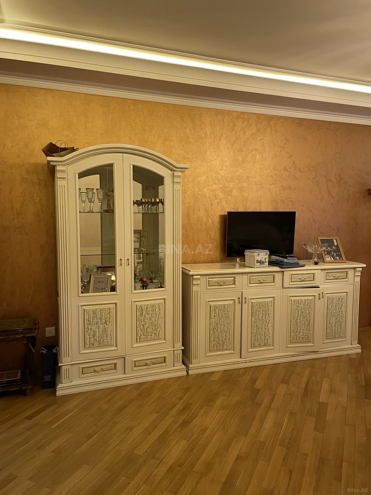 Kirayə verilir 4 otaqlı mənzil 165 m²