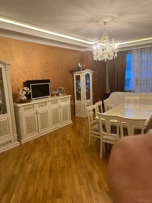 Kirayə verilir 4 otaqlı mənzil 165 m²