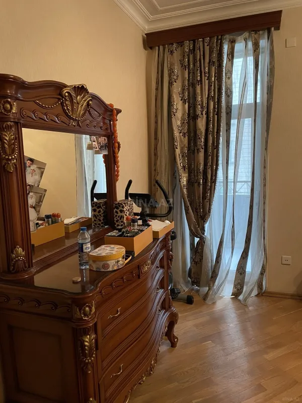 Kirayə verilir 4 otaqlı mənzil 165 m²