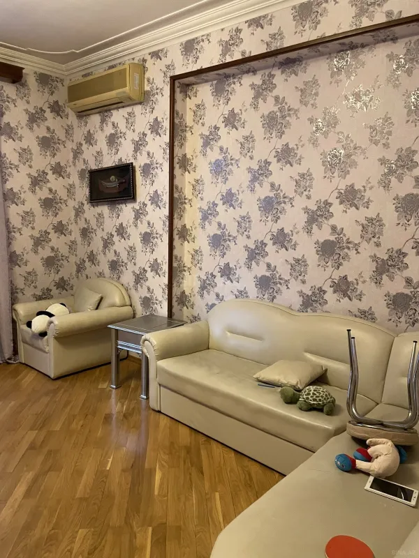 Kirayə verilir 4 otaqlı mənzil 165 m²