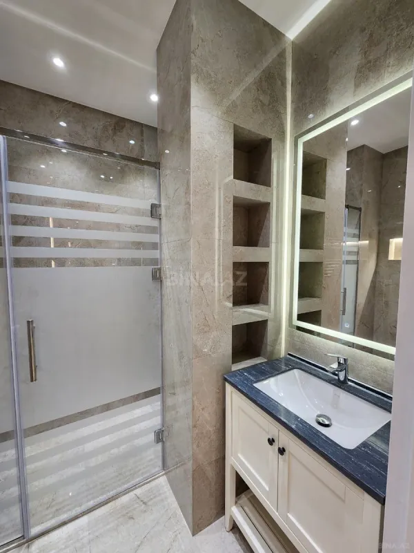 Kirayə verilir 3 otaqlı mənzil 140 m²