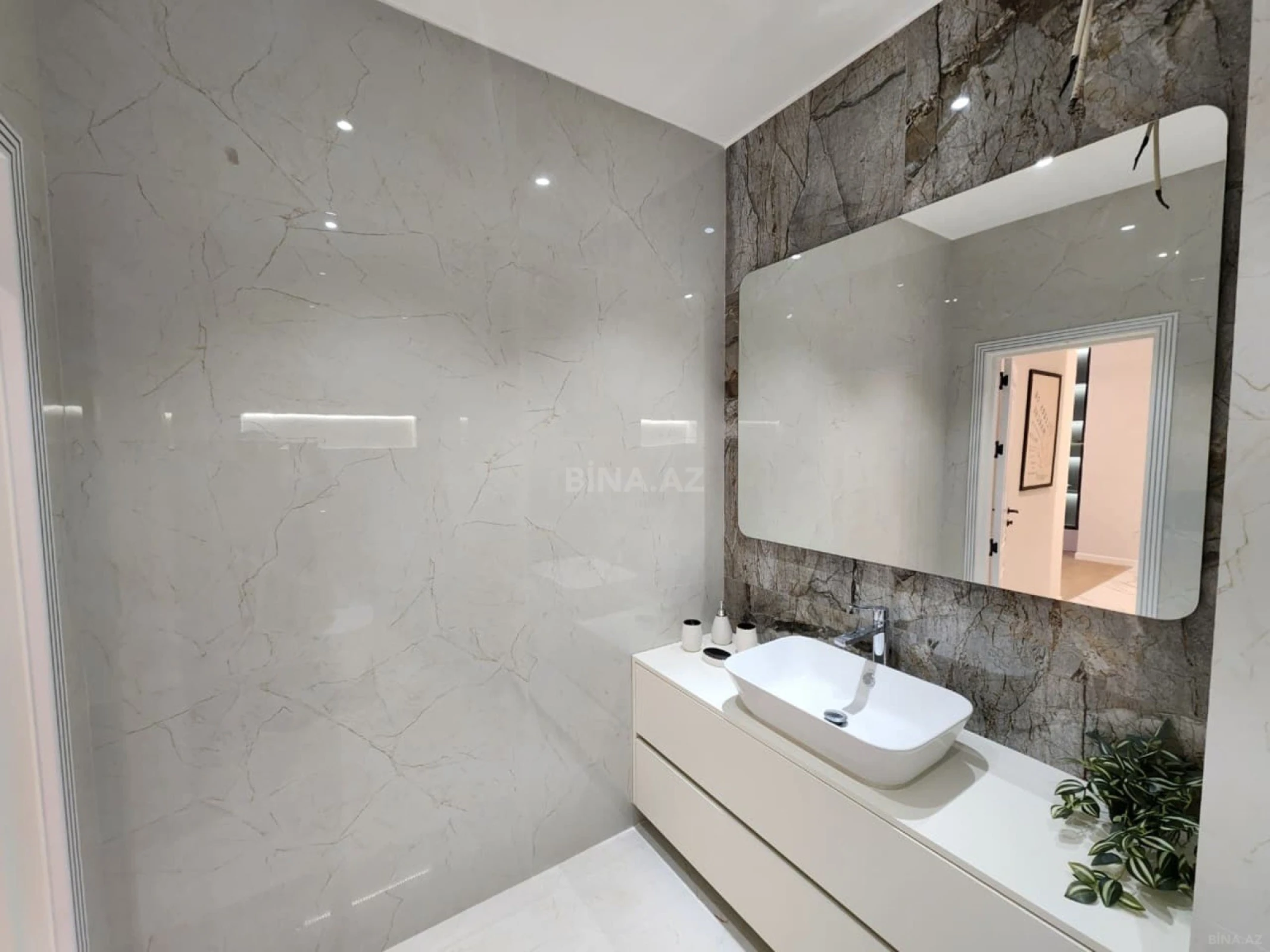 Kirayə verilir 3 otaqlı mənzil 140 m²