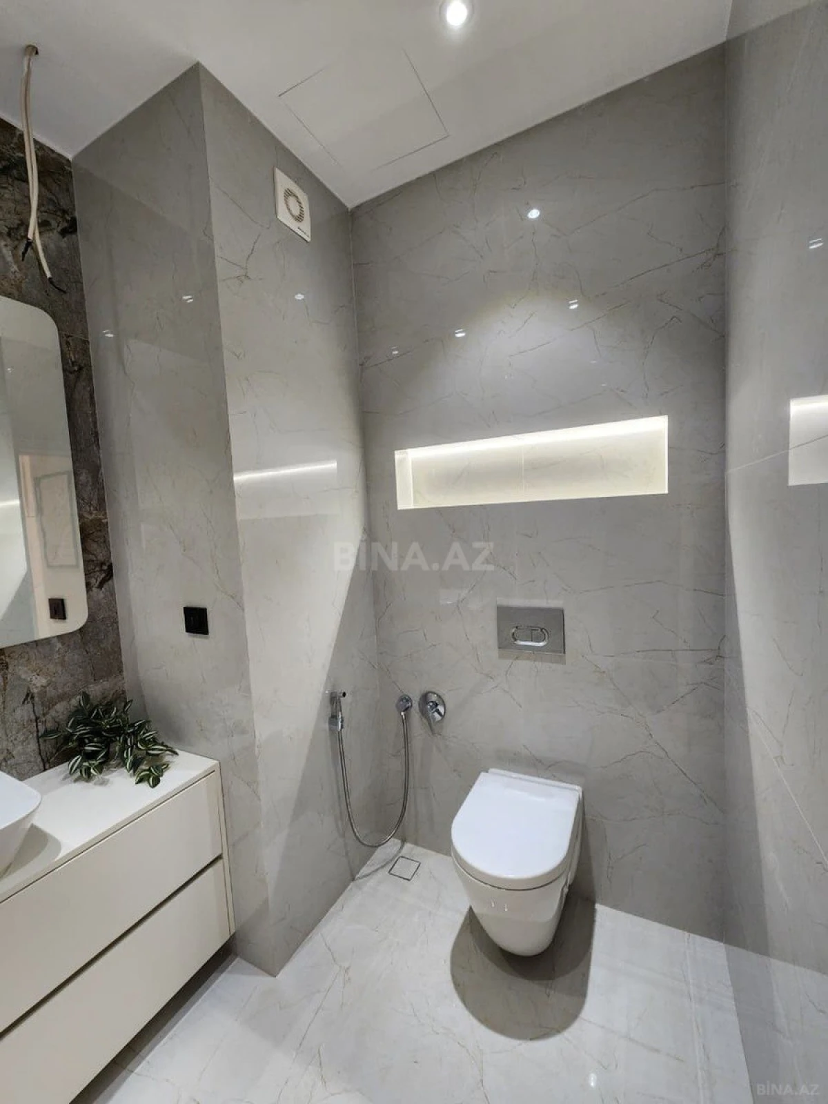 Kirayə verilir 3 otaqlı mənzil 140 m²