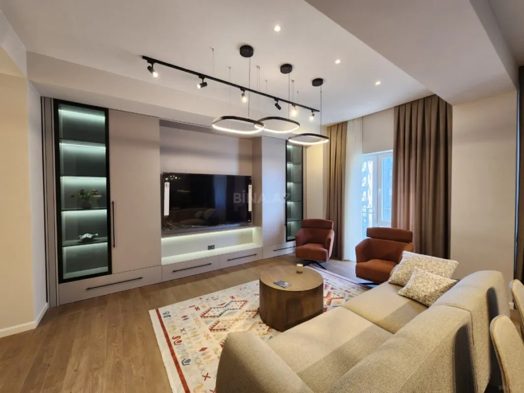 Kirayə verilir 3 otaqlı mənzil 140 m²