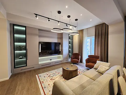 Kirayə verilir 3 otaqlı mənzil 140 m²