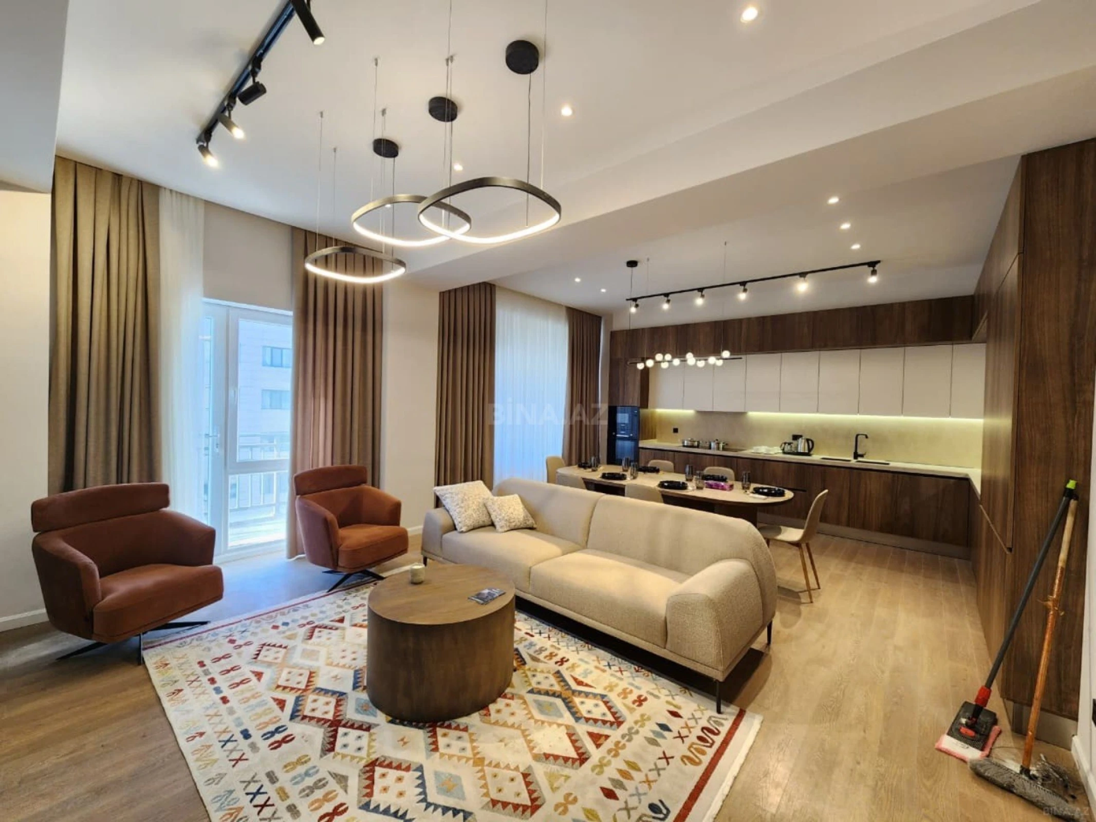 Kirayə verilir 3 otaqlı mənzil 140 m²