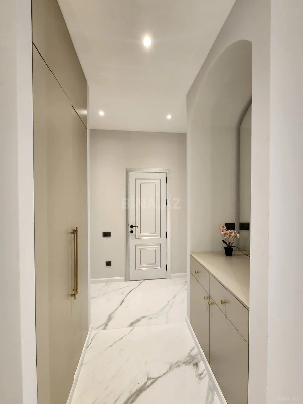 Kirayə verilir 3 otaqlı mənzil 140 m²