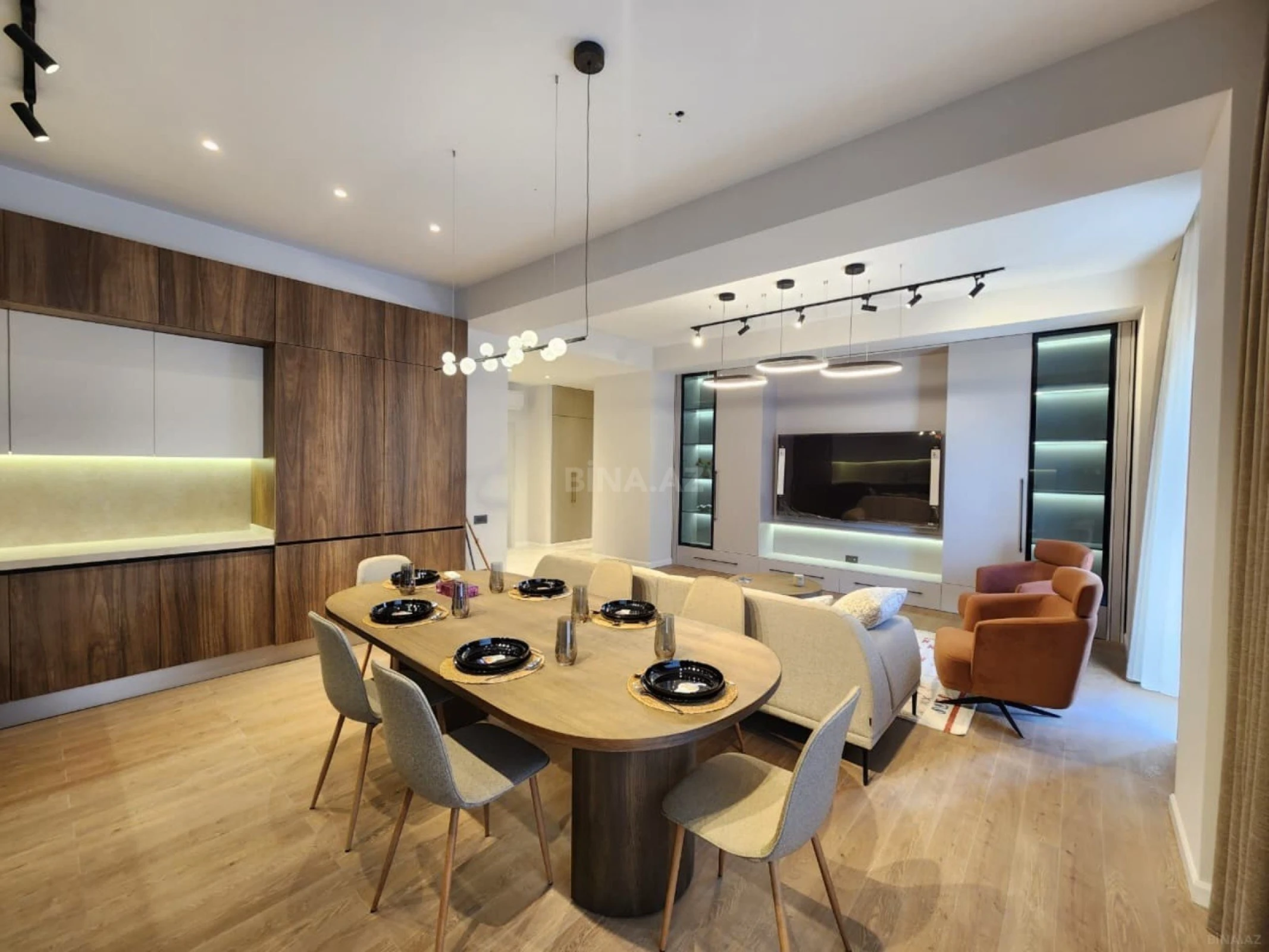 Kirayə verilir 3 otaqlı mənzil 140 m²