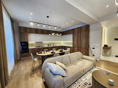 Kirayə verilir 3 otaqlı mənzil 140 m²