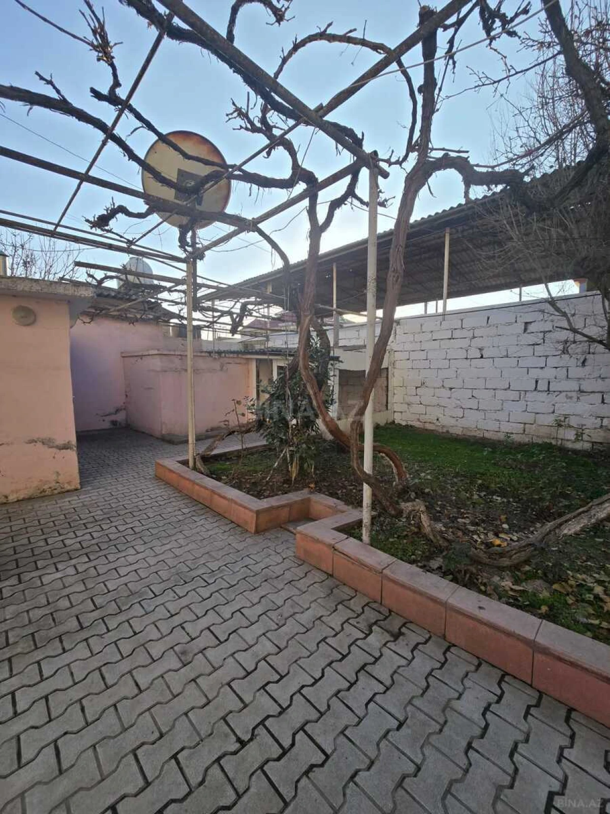 Satılır 6 otaqlı həyət evi 120 m²