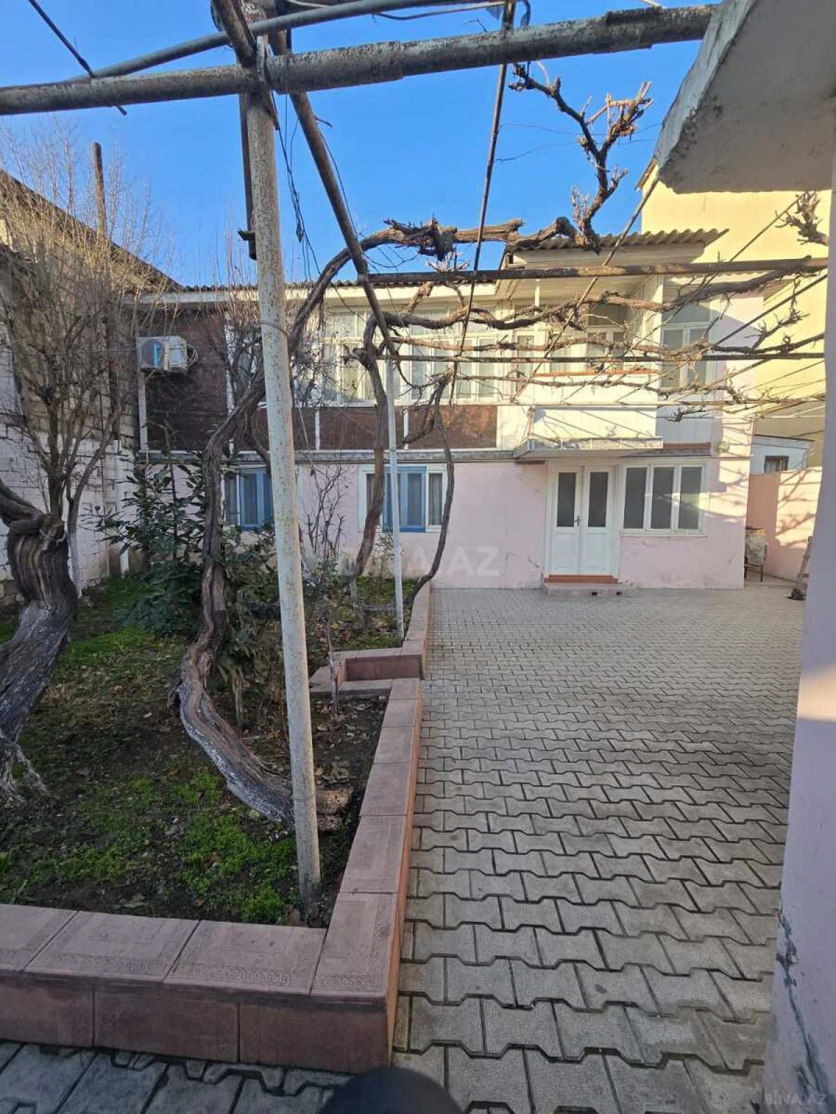 Satılır 6 otaqlı həyət evi 120 m²