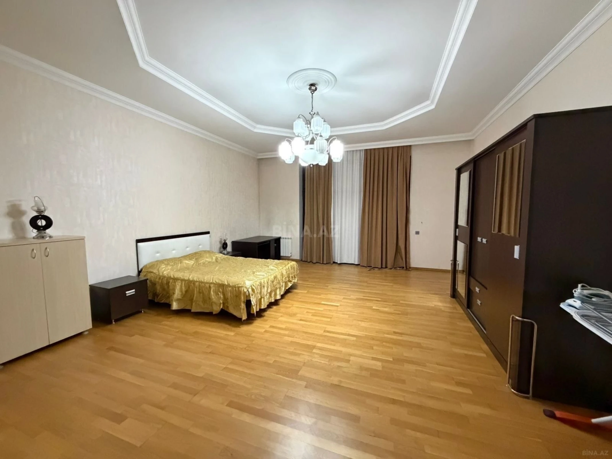 Kirayə verilir 3 otaqlı mənzil 205 m²
