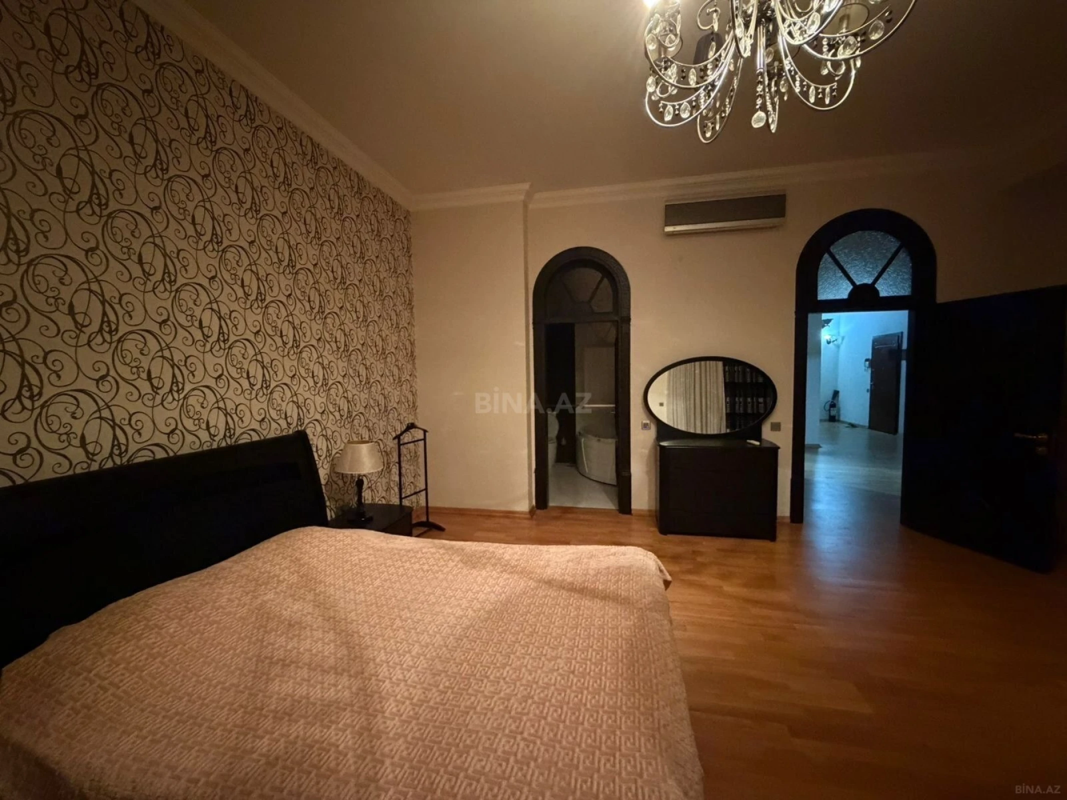 Kirayə verilir 3 otaqlı mənzil 205 m²