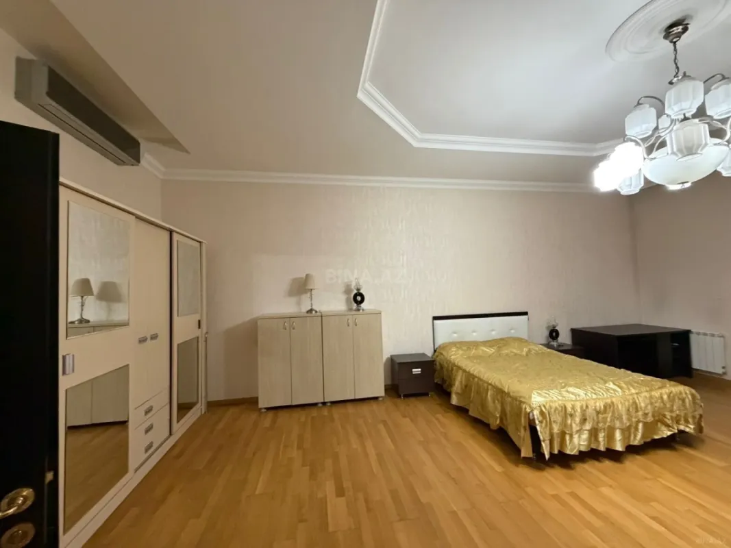 Kirayə verilir 3 otaqlı mənzil 205 m²