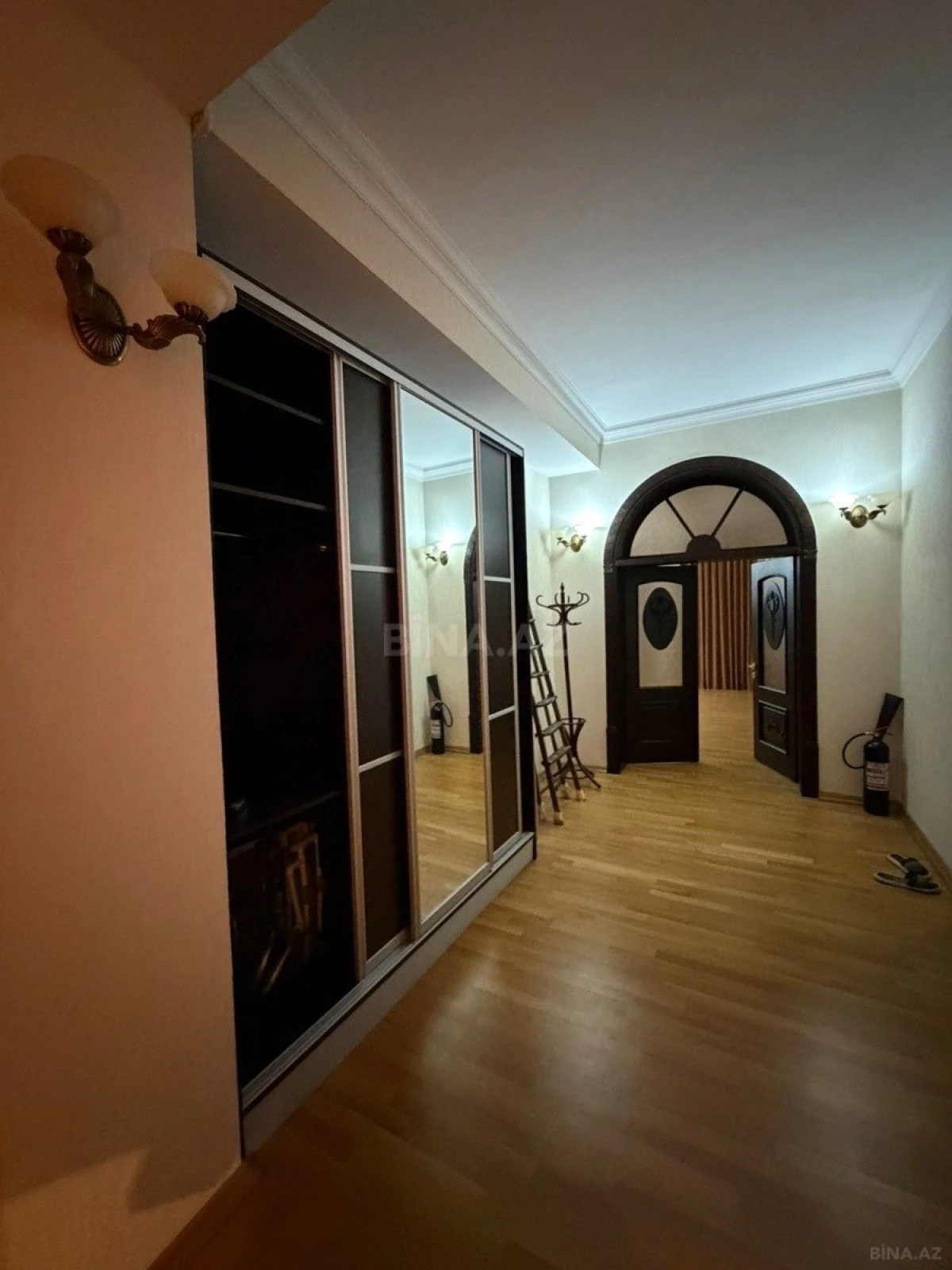 Kirayə verilir 3 otaqlı mənzil 205 m²