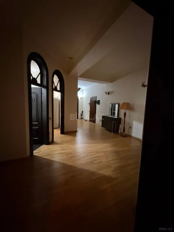 Kirayə verilir 3 otaqlı mənzil 205 m²