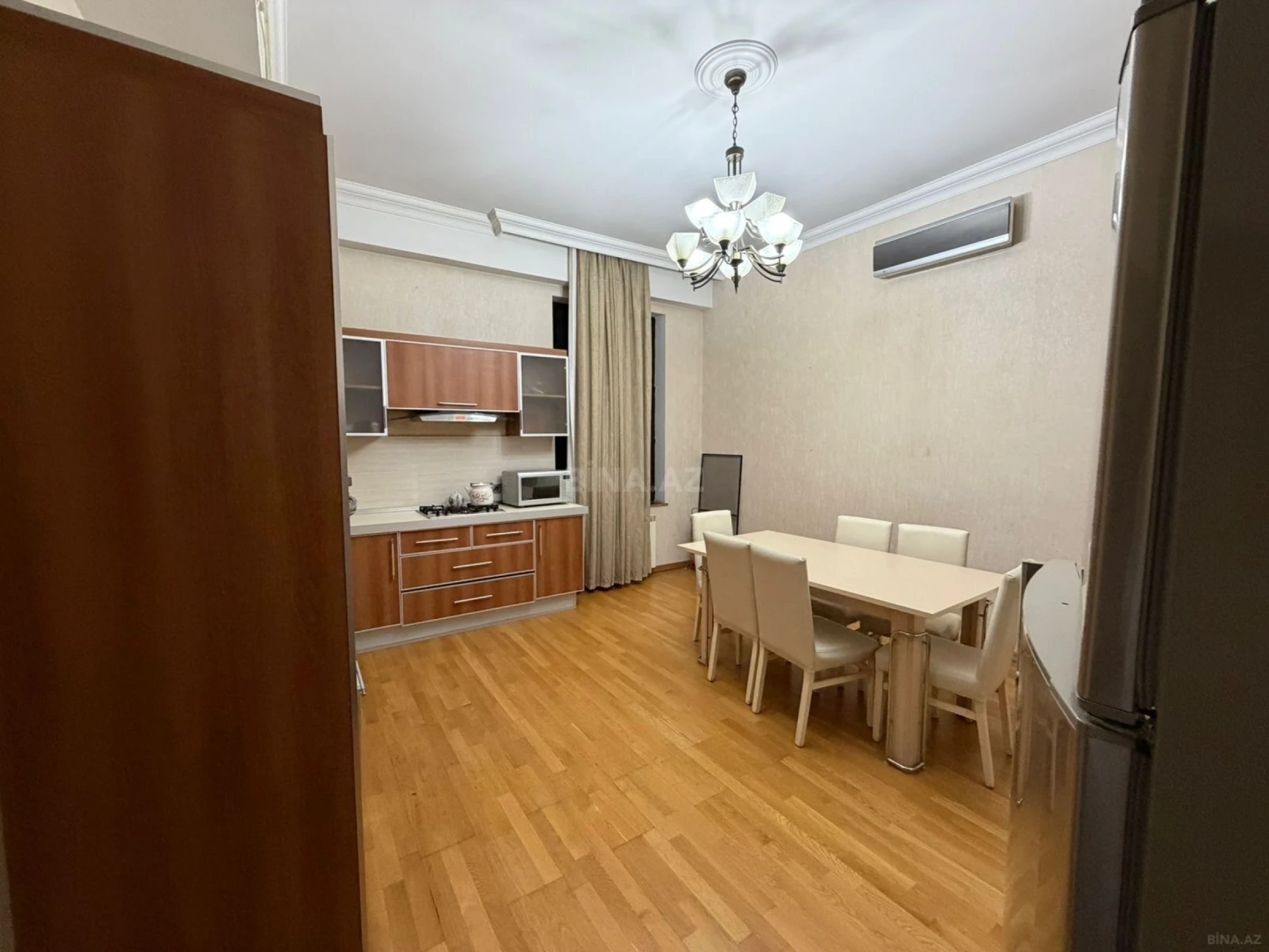 Kirayə verilir 3 otaqlı mənzil 205 m²
