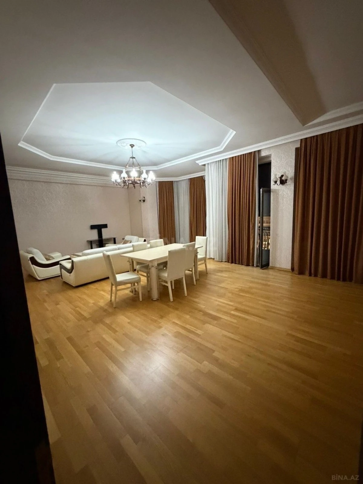Kirayə verilir 3 otaqlı mənzil 205 m²