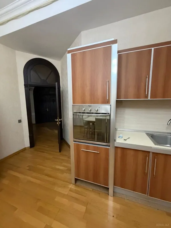 Kirayə verilir 3 otaqlı mənzil 205 m²