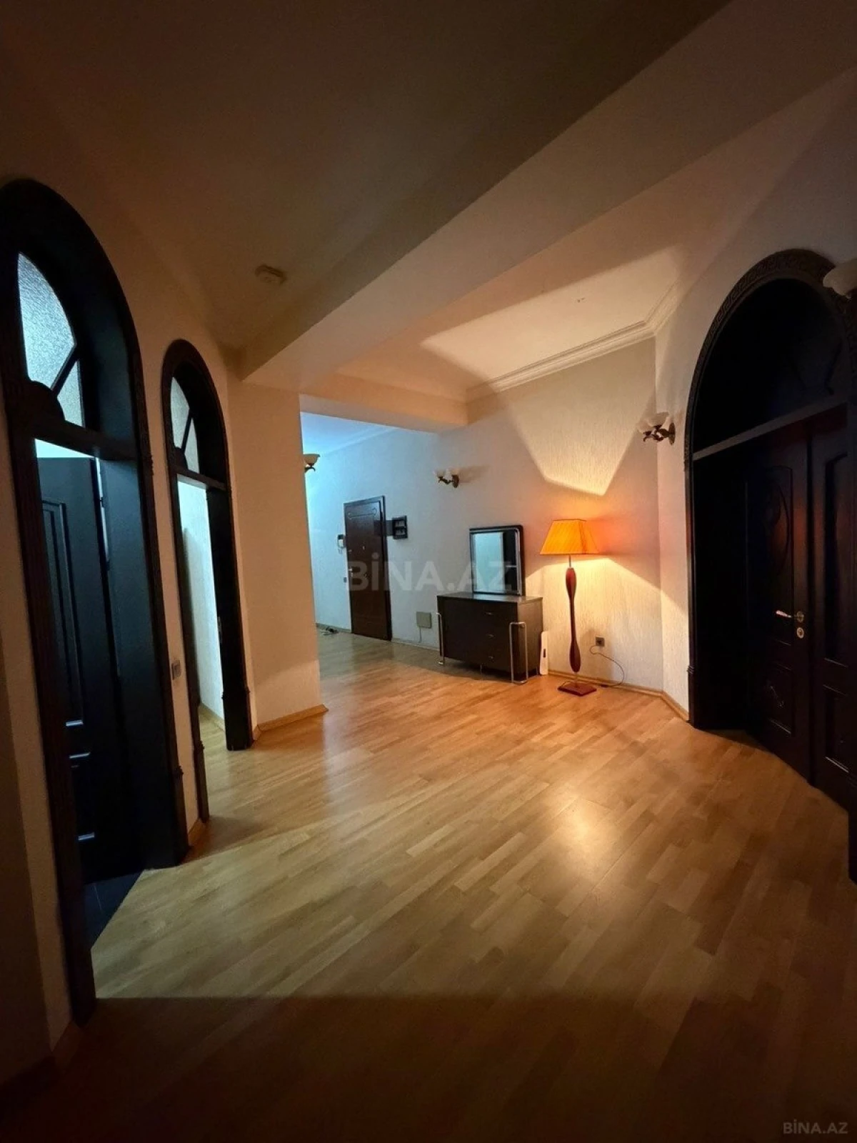 Kirayə verilir 3 otaqlı mənzil 205 m²