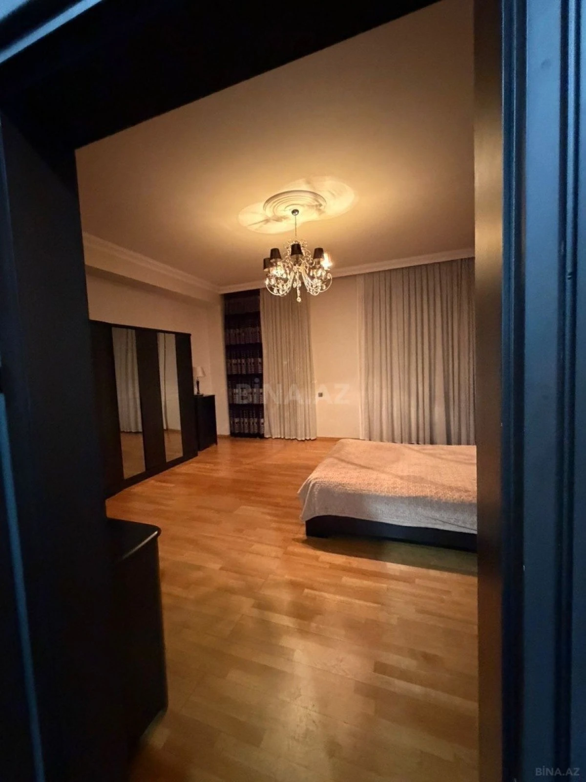 Kirayə verilir 3 otaqlı mənzil 205 m²