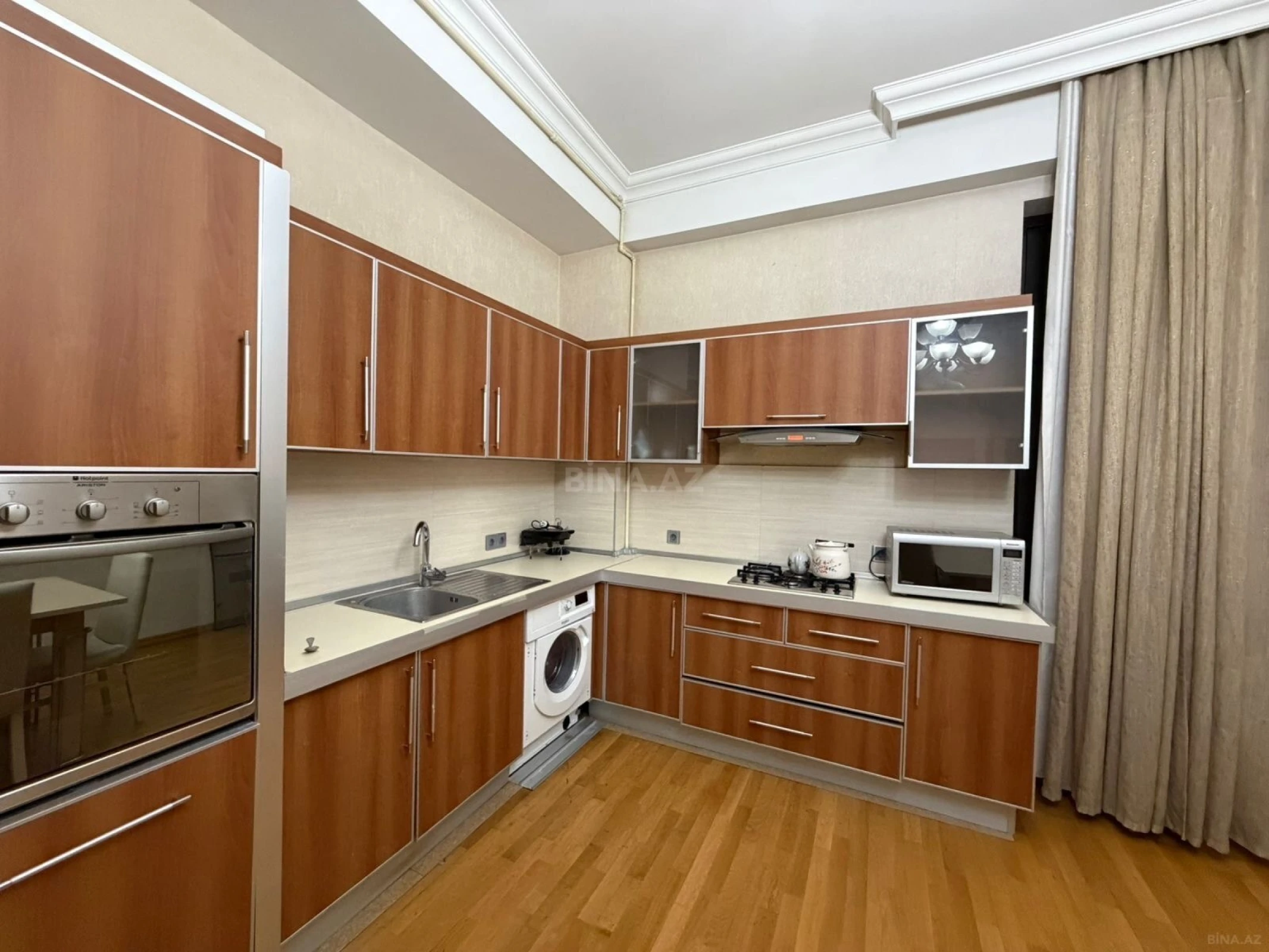 Kirayə verilir 3 otaqlı mənzil 205 m²