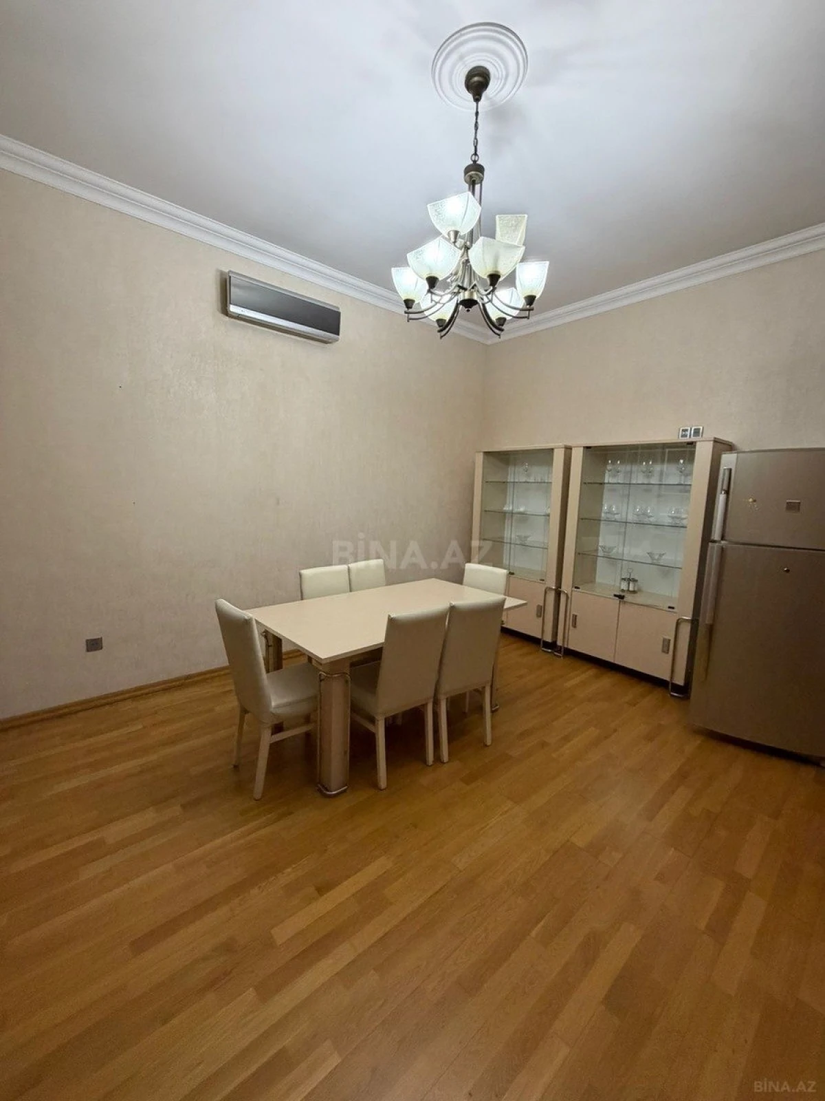 Kirayə verilir 3 otaqlı mənzil 205 m²