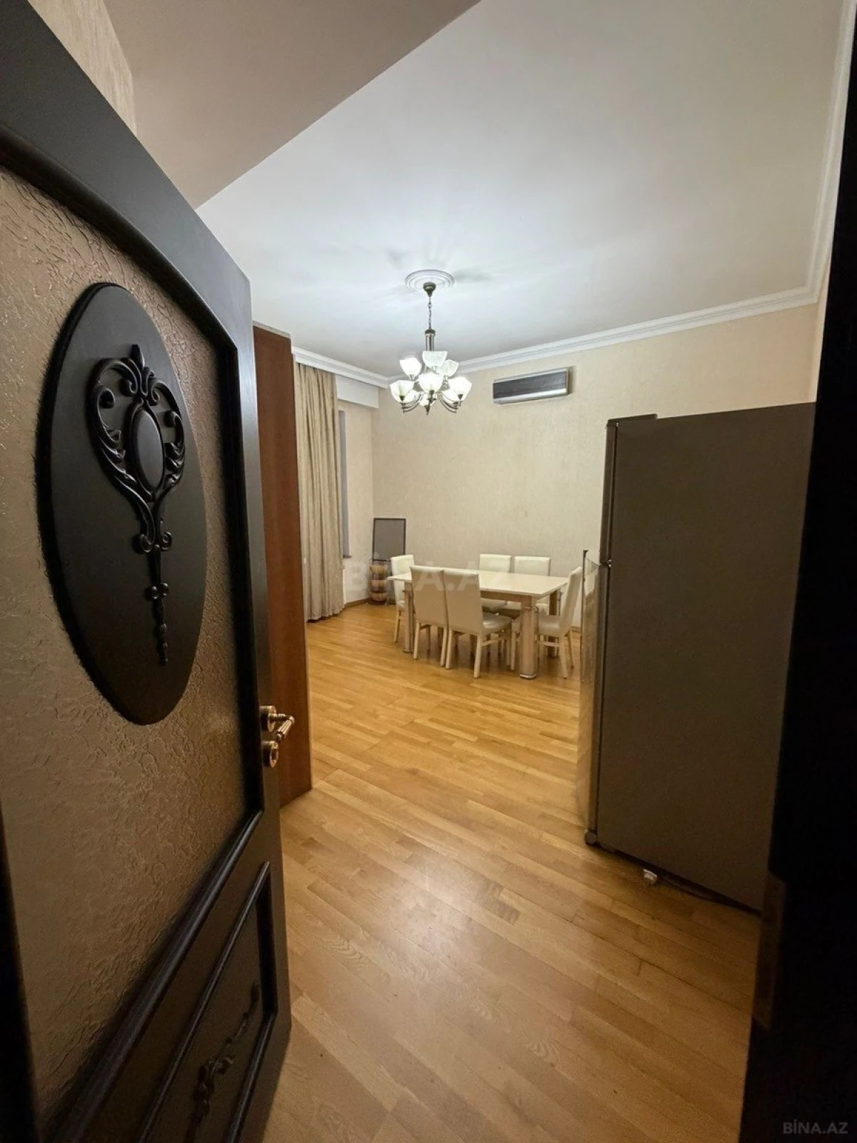 Kirayə verilir 3 otaqlı mənzil 205 m²