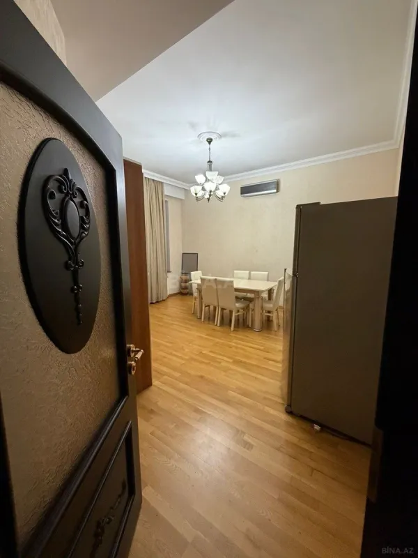 Kirayə verilir 3 otaqlı mənzil 205 m²