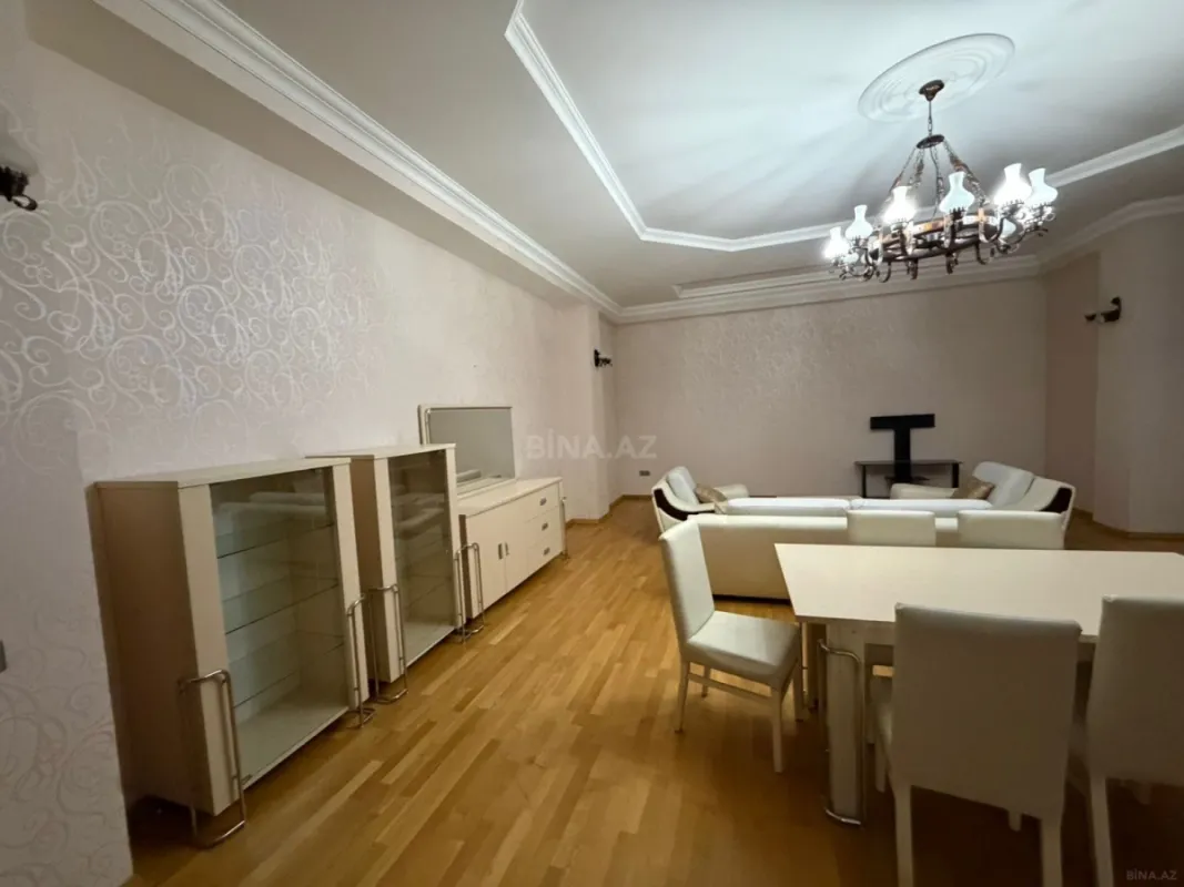 Kirayə verilir 3 otaqlı mənzil 205 m²