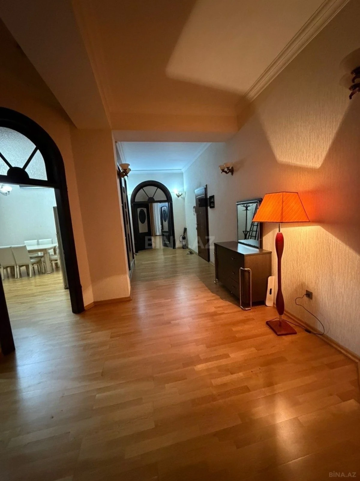 Kirayə verilir 3 otaqlı mənzil 205 m²