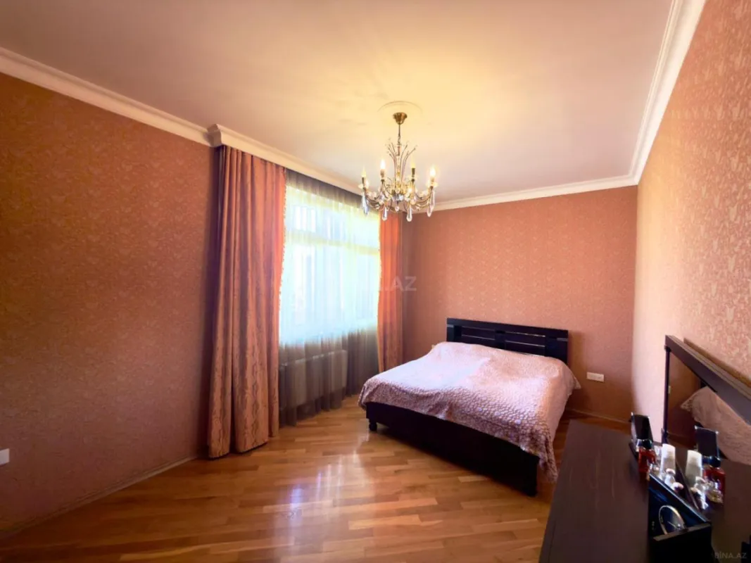 Satılır 3 otaqlı mənzil 135 m²