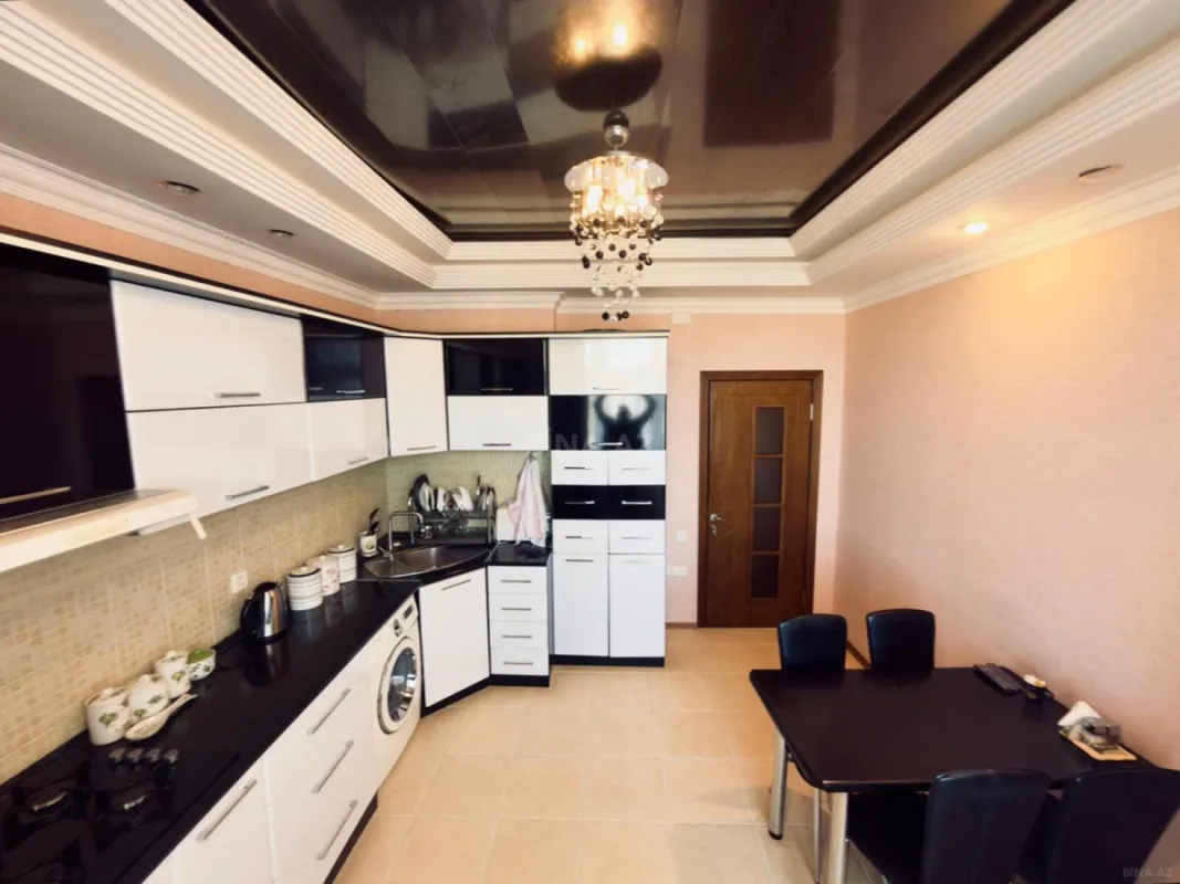 Satılır 3 otaqlı mənzil 135 m²